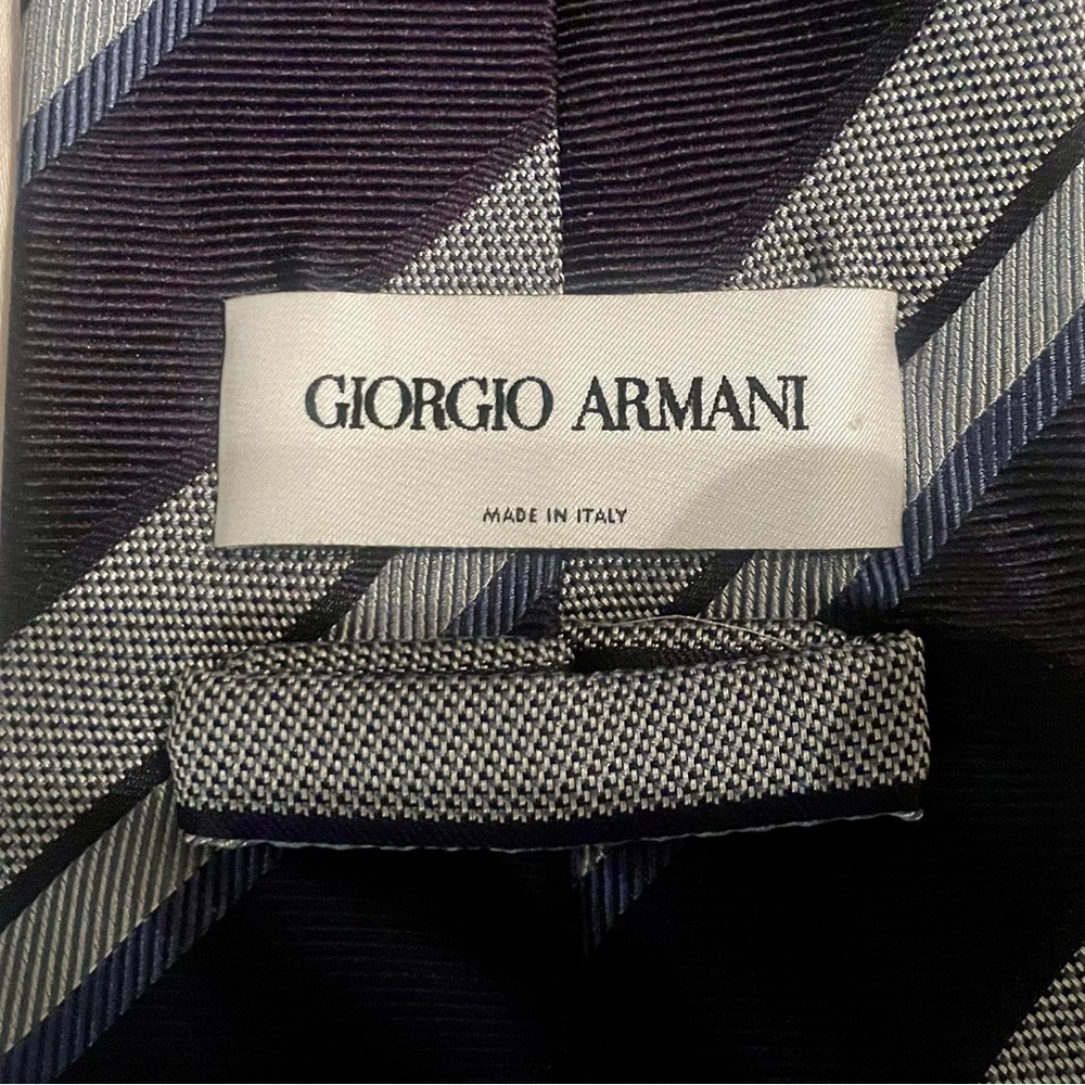 Giorgio Armani tie - like new condition. Timelessly classic.